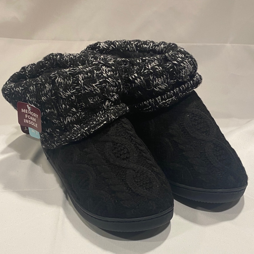 Muk Luks‎ Black and Gray Knit Women's Slippers